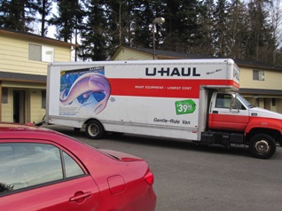 Moving to our home.  <hr> Umzug in unser Heim