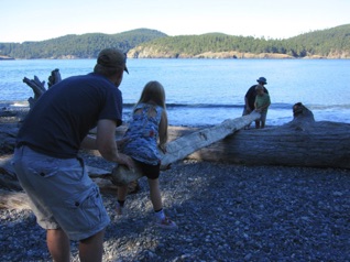 Beach teeter-totter.  <hr>  Strand Gigampfie.