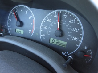 100,000 miles.  <hr>  100,000 Meilen.