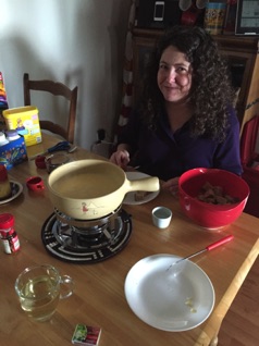 We love fondue. This was the last one in the season.   <hr>  Wir lieben Fondue. Das wahr das Letzte in der Season.