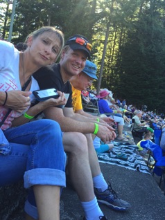 Kim Tim and dad at the Darington bluegrass festival.  <hr>  Kim & Tim & Dad beim Darington Bluegrass Festival.