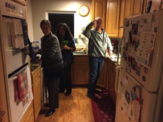 Lots of action in our kitchen over Thanksgiving. Mom and dad are here.  <hr>  Viel loss in unserer Küche. Mom und Dad California sind über Thanksgiving bei uns.