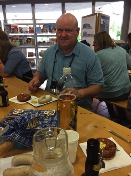 Coffee hour at church with an Oktoberfest theme…They served beer! At church!  <hr>  Oktoberfest auch in der FEG mit richtigem Bier!