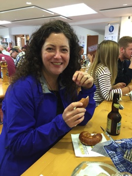 Beer and pretzel Sunday (9/18).  <hr> Ein Bier und Brezel Sonntag.