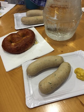 Even the pastor agreed, we can't serve sausage without beer.  So there was beer…at the church supper.  <hr>  Die Pastoren waren der selben Meinung, dass Bier mit Weisswurst sein muss.